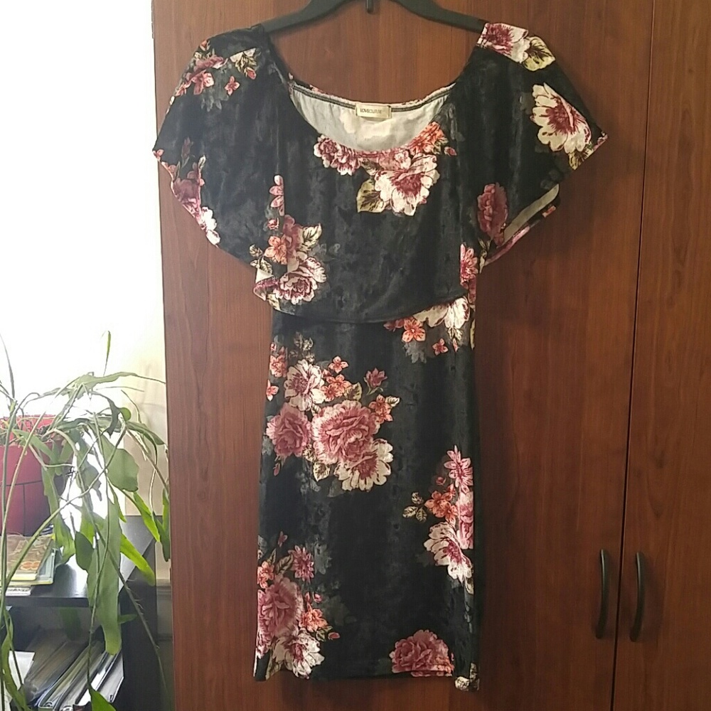 NWT crushed velvet body con dress size medium - Picture 1 of 3